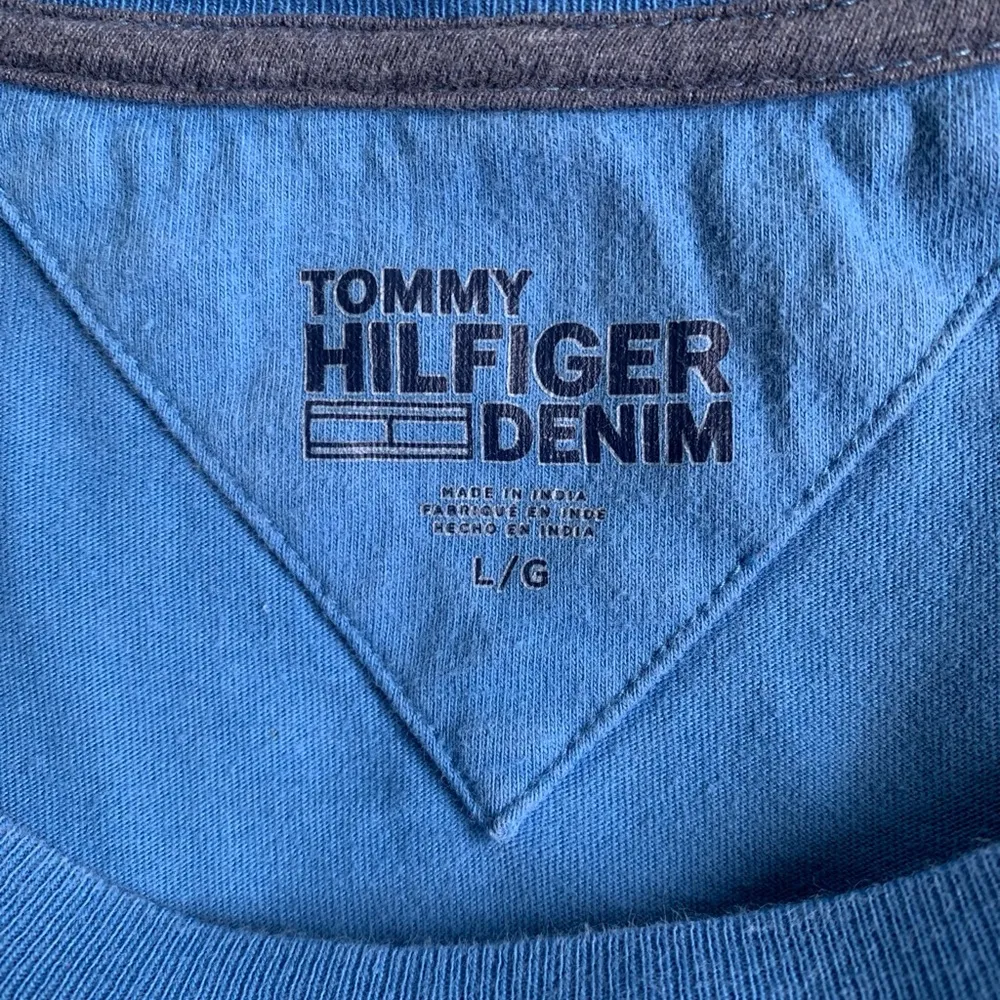 *Y2K* Tommy Hilfiger Denim women’s L blue cropped T-shirt - Image 4