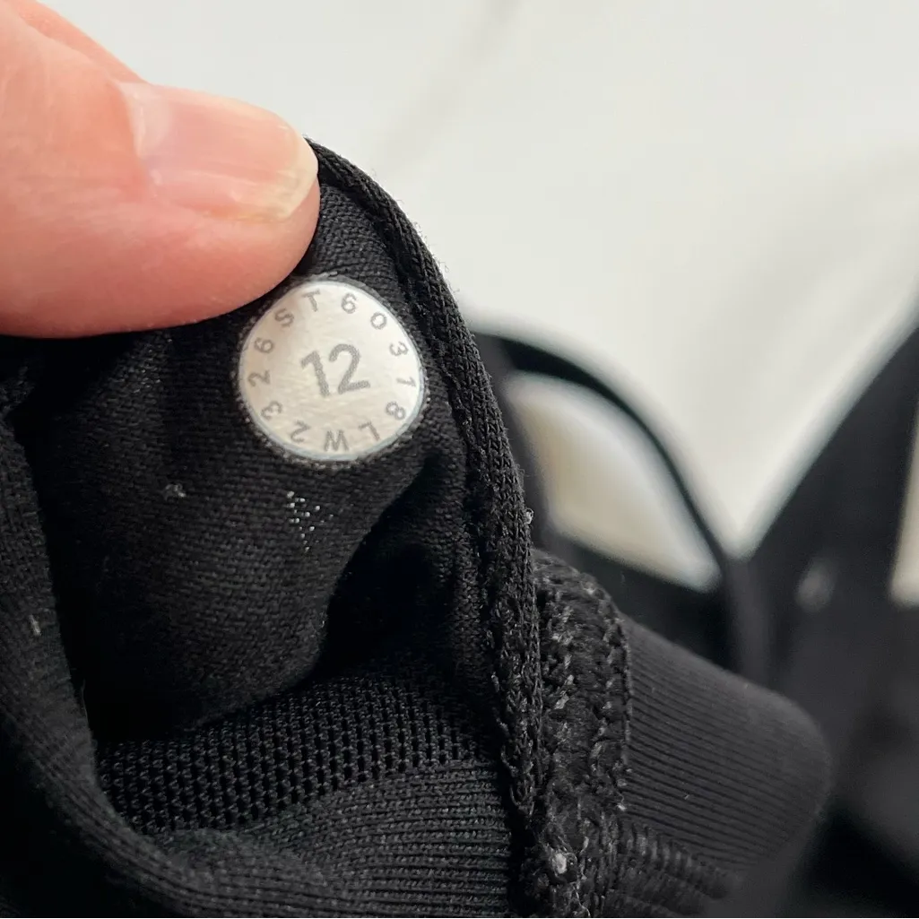 Lululemon Medium Support Black Energy Bra size 12 - Image 6