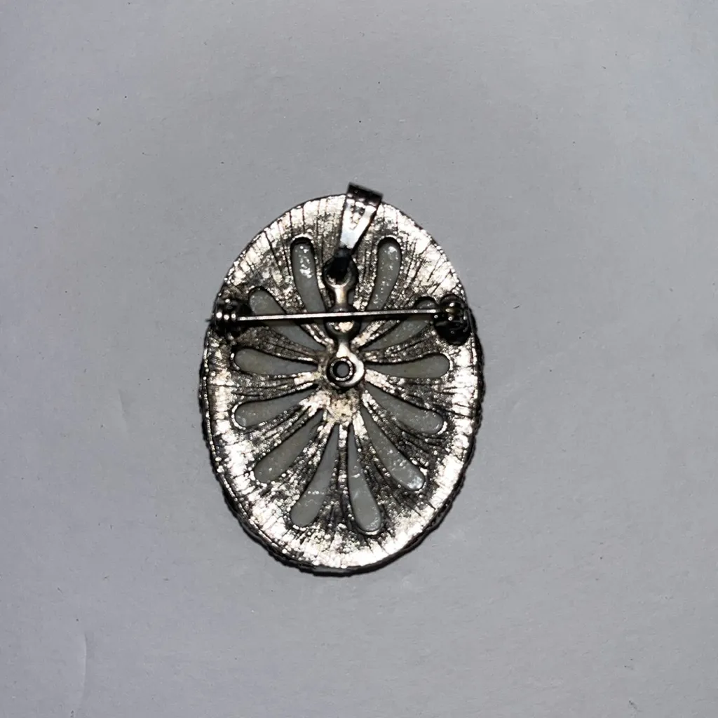 Vintage Hand Painted Violet Blue Forget Me Knots on Porcelain Pendant Pin Brooch - Image 3