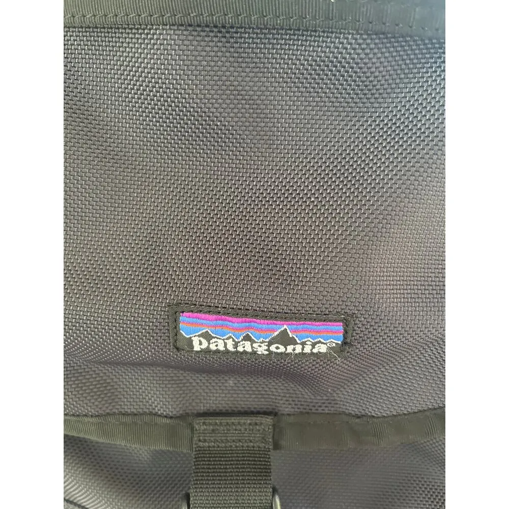 Patagonia Black Messenger Bag with Zipped Pockets - Image 3