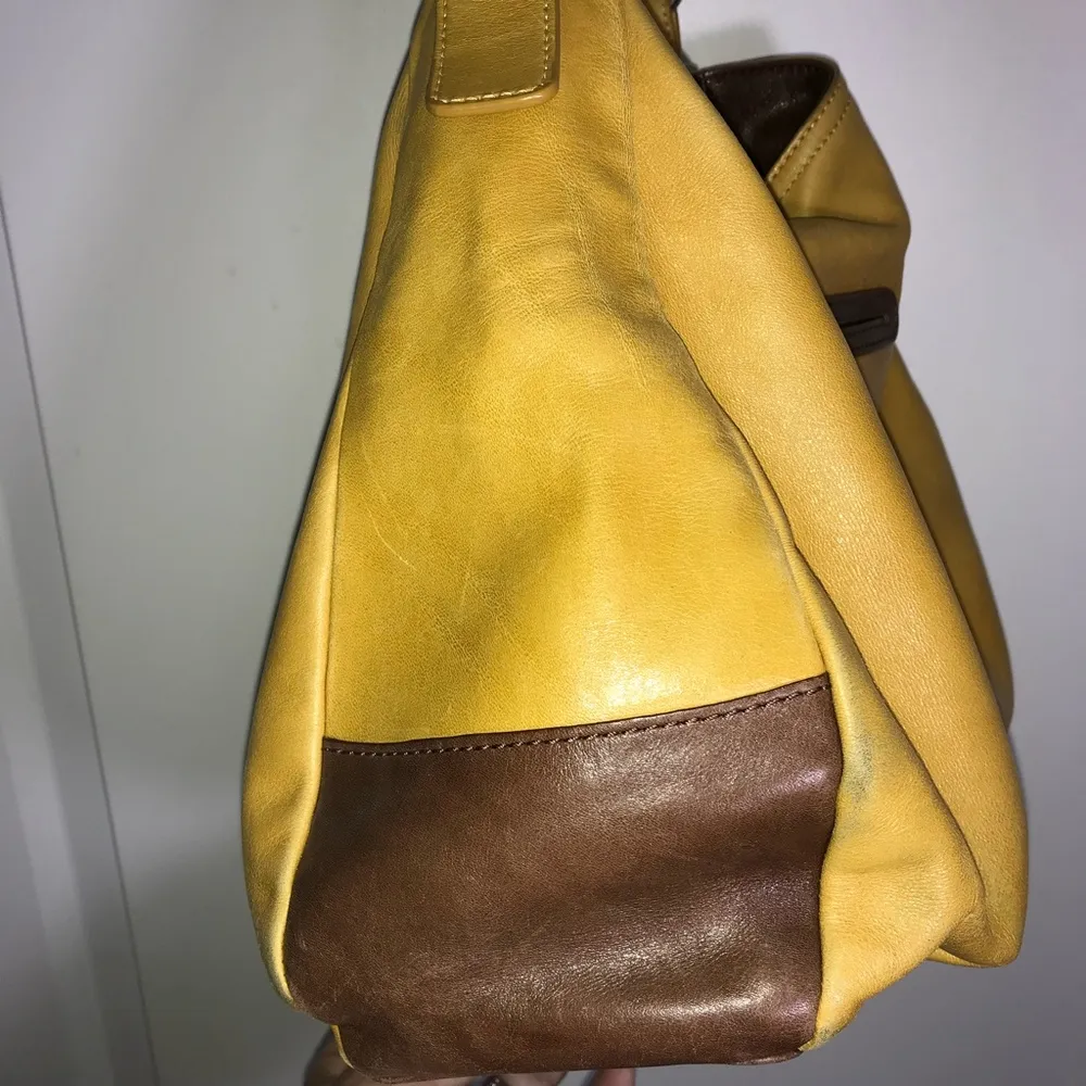 My Flat in London Snakeskin Hobo Vtg Bag (Rare) w/ Stud Bottom Great Condition Yellow - Image 5