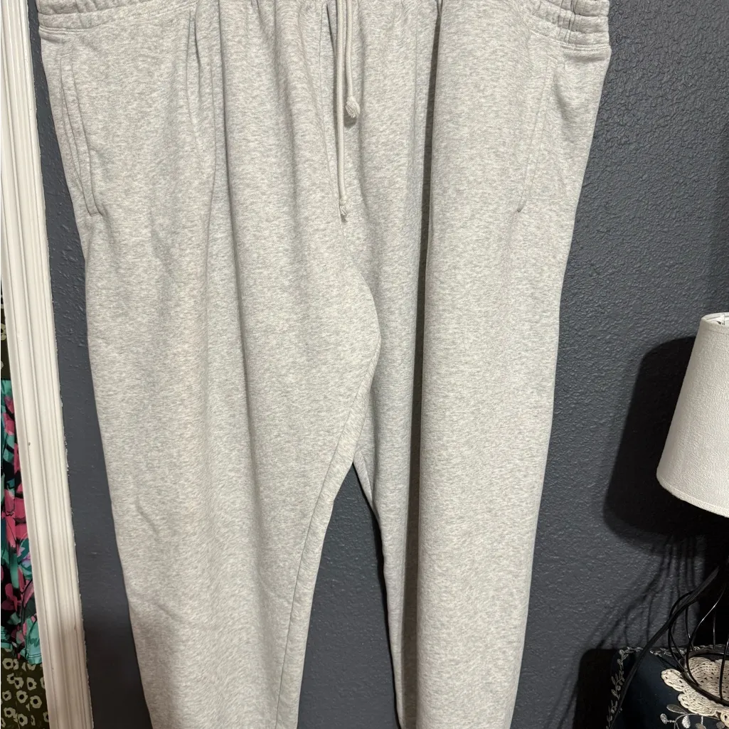 SKIMS Gray Hoodie Sweatshirt and Sweatpants - Image 5
