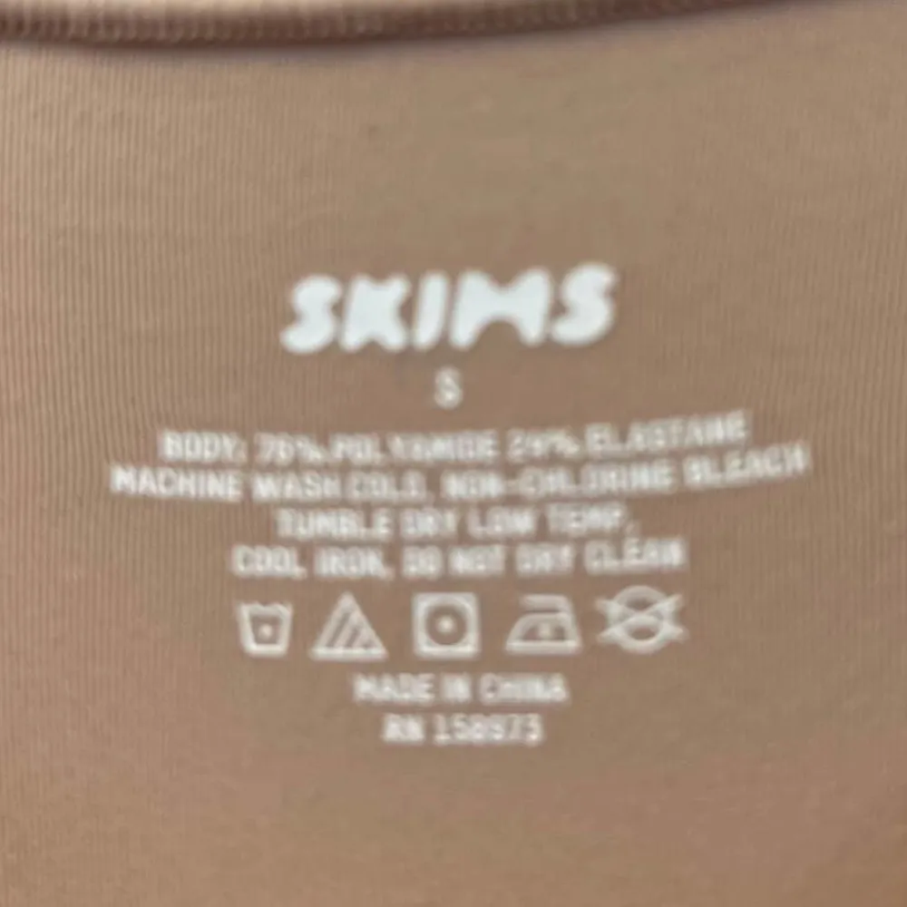 Essential Crew Neck Long Sleeve Bodysuit Size Small Mica Beige NEW - Image 4