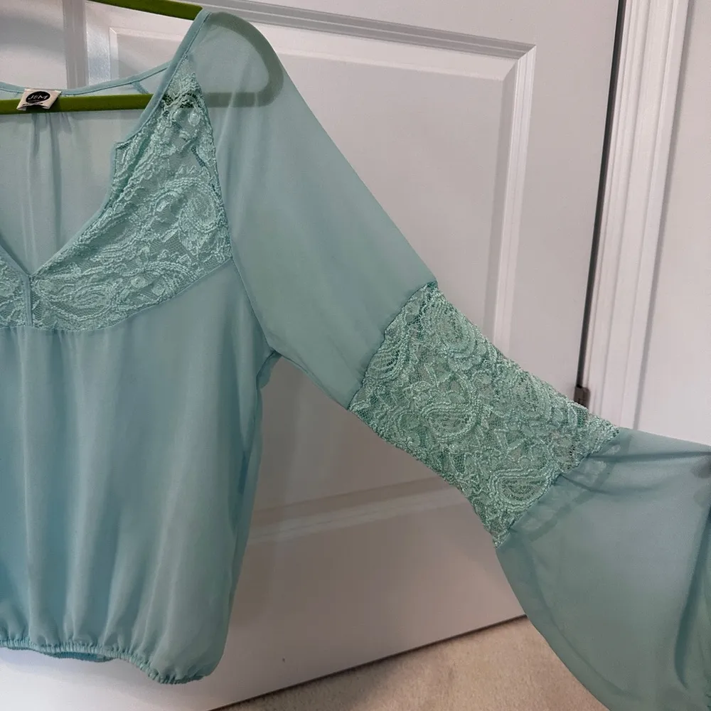 Mint puffy sleeve blouse Size M - Image 3