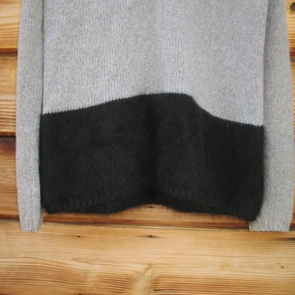 Club Monaco Wool Cashmere Angora Blend V Neck Pullover Sweater - Image 5
