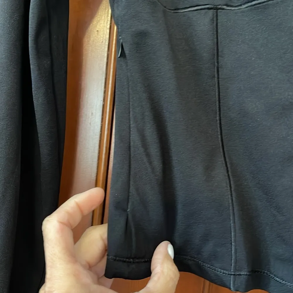 Victoria’s Secret on point cropped zip up jacket size small - Image 4