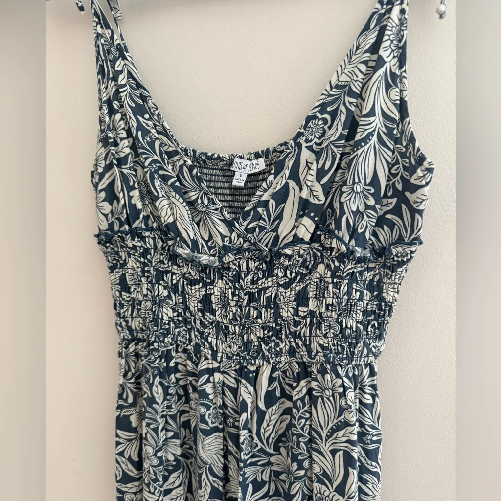 Patrons Of Peace Women’s Jumpsuit Size Small Blue White Floral Smocked - Image 3