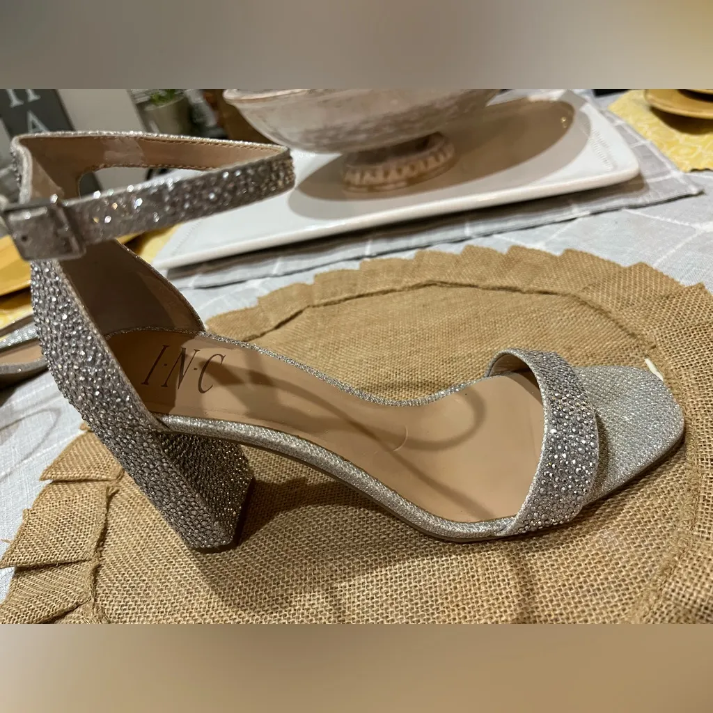 Elegant Silver Rhinestone Women's Heels Sz 8 - Image 5