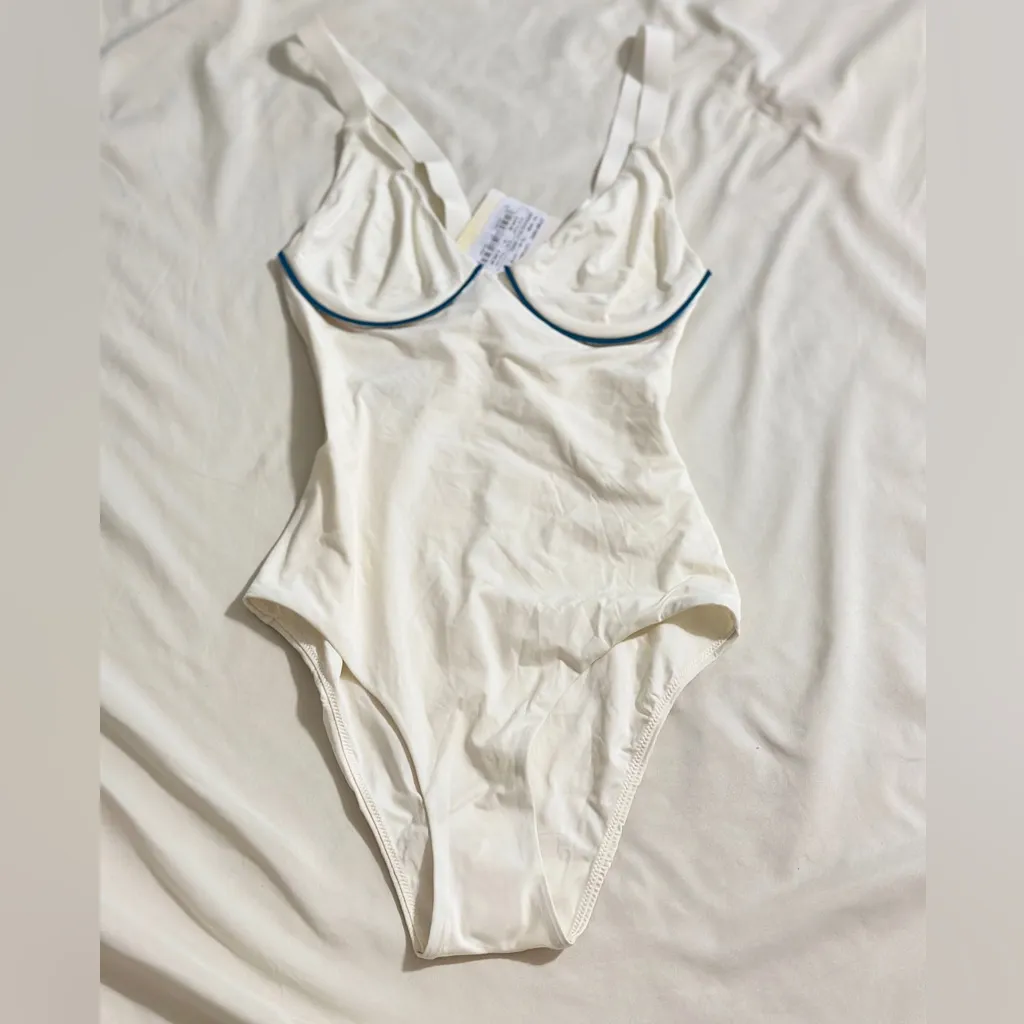 La Perla NWT  white v-neck bath-suit/swim suit one piece/full coverage - Image 3