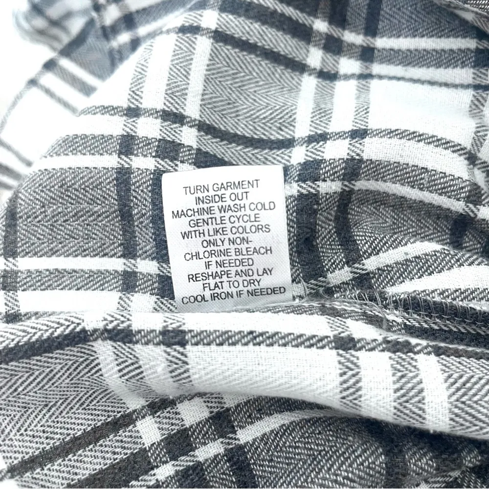 Coco + Carmen  Grey Long Sleeve Plaid Hem Blouse - Image 7