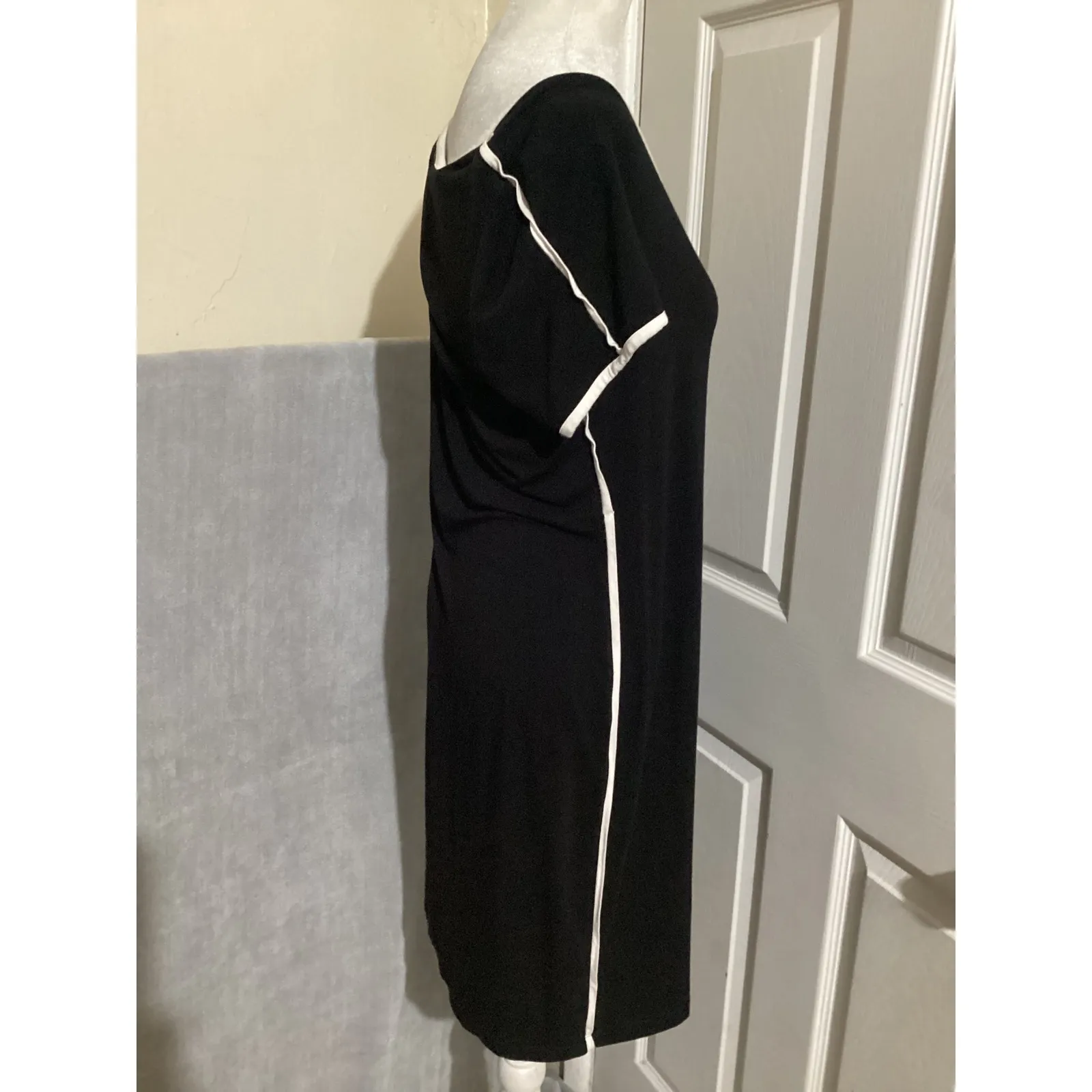 Calvin Klein Black White Trim Jersey Sheath Knee Length Dress Size 12 - Image 2