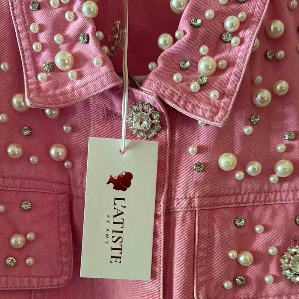 L'ATISTE Pink Pearl & Rhinestone Sleeveless Button Down Jacket and Wide Leg Pant - Image 2