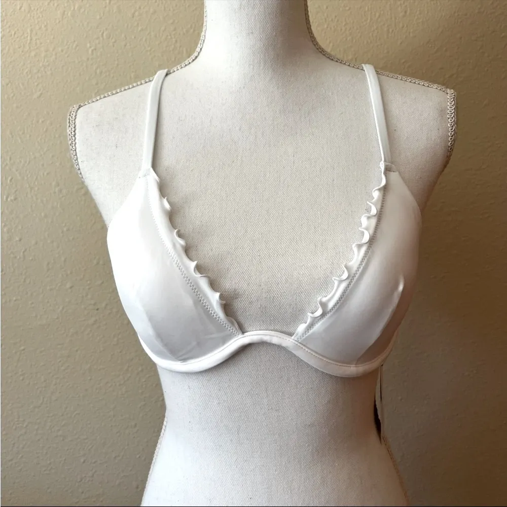 Shade & Shore  White Bra with Adjustable Straps and Scalloped Edging - Image 5