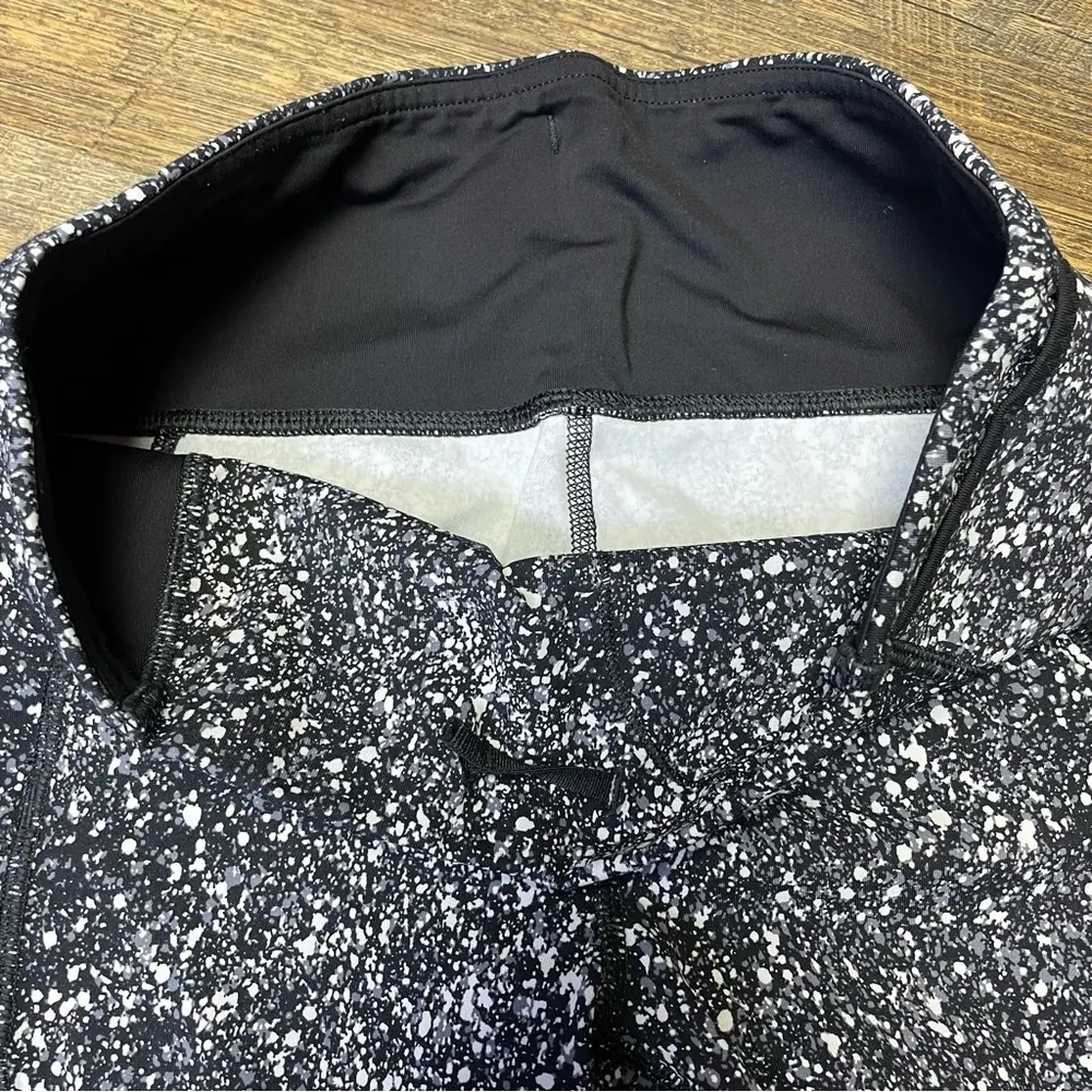 Lululemon Outrun 17" Crop Legging Splatter White Black Womens 6 Mesh Side Pocket - Image 6