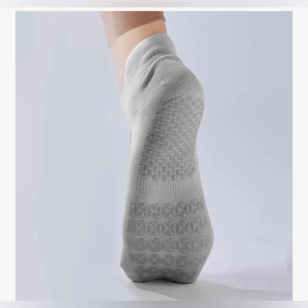 NEW Non Slip Yoga Socks 3 Pairs Grips Pilates Socks Ballet,Dance,Fitness Gray - Image 7
