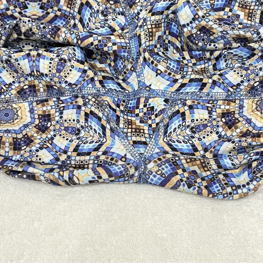 Evolution & Creation Blue Mosaic Crop Leggings Size Medium - Image 7