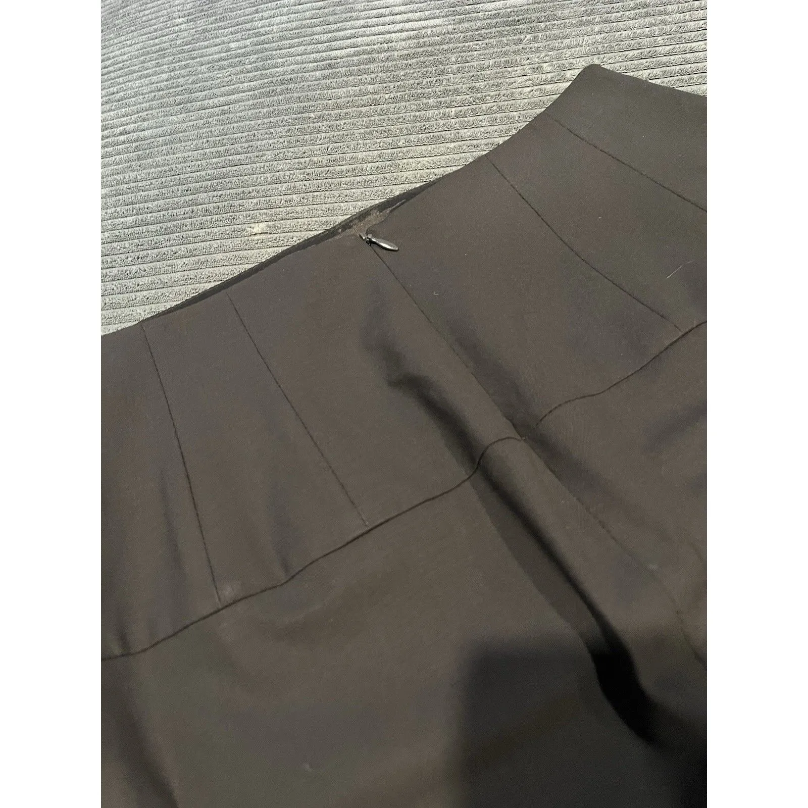 Theory Size 4 Fitted Pencil Tight Skirt Asymmetric Stitch Pockets Black Back Zip - Image 9