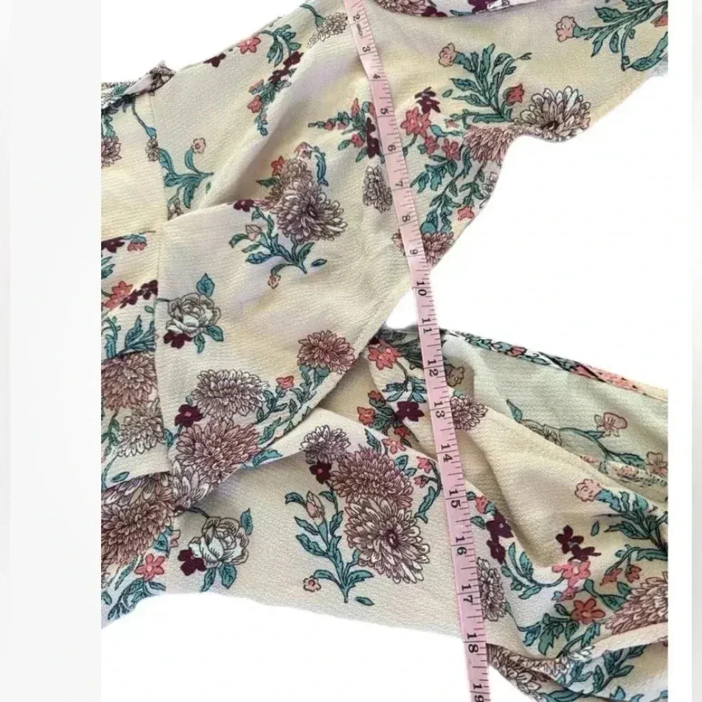 Trixxi Womens Pink Floral Print V Neck Tie Back Romper Shorts Size Medium - Image 7