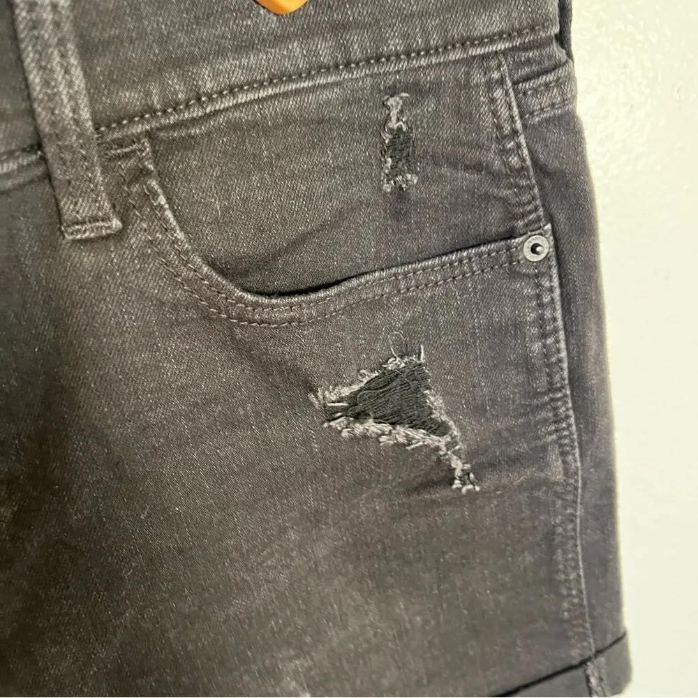 Old Navy Ripped Boyfriend Jean Short Black - Image 7