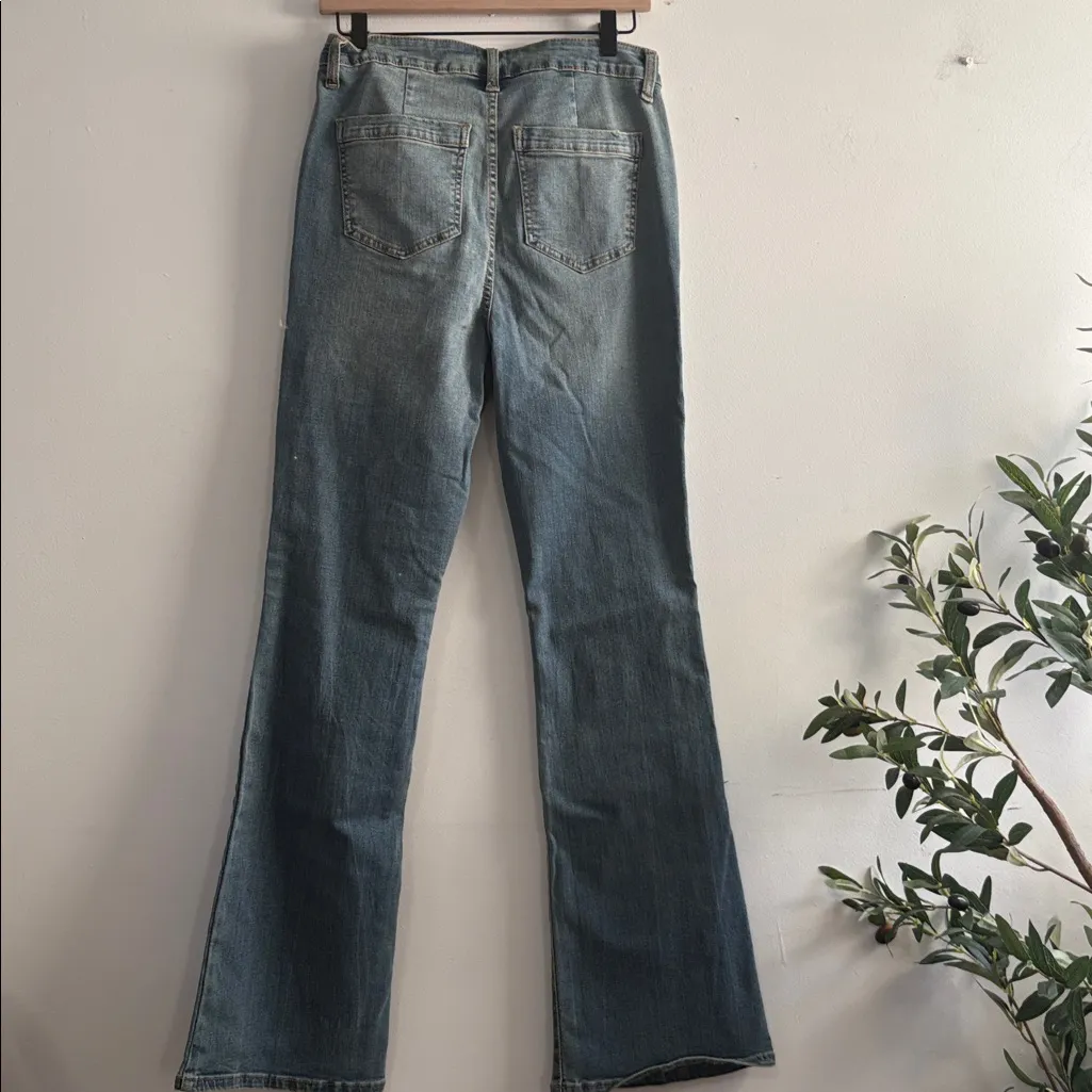 Time and Tru Women's Blue Flare Jeans Size 8 - Image 4