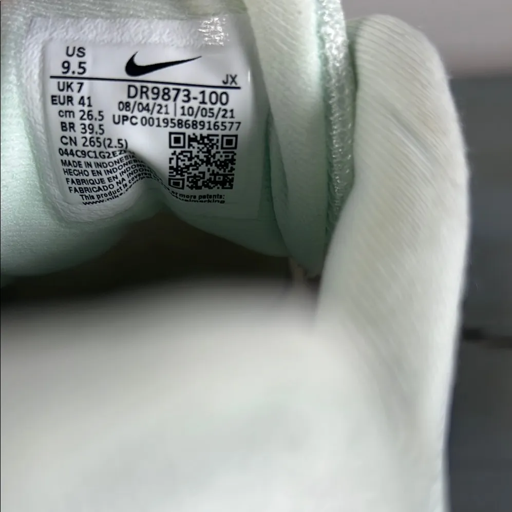 Nike revolution6 Women's White and Pink Running Shoes size9.5.         order(72) - Image 2