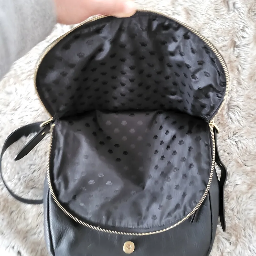 Juicy Couture Black Faux Leather Crossbody Purse - Image 7