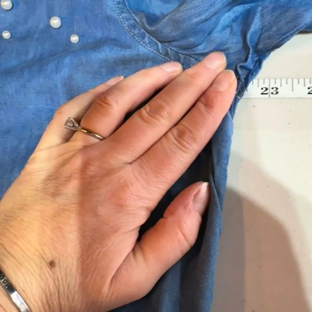 NWT BeachLunchLounge Adria button down Pearls Chambray‎ Top Blouse Shirt Small - Image 11