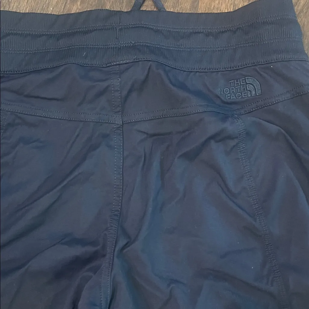 The North Face Women's Dark Blue Lightweight Pants Medium EUC - Image 6