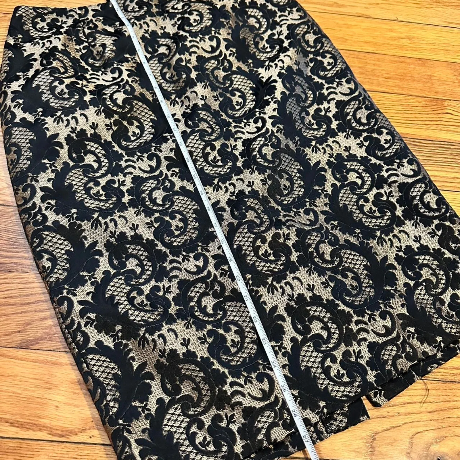 Blackand champagne gold lace pencil skirt - Image 5