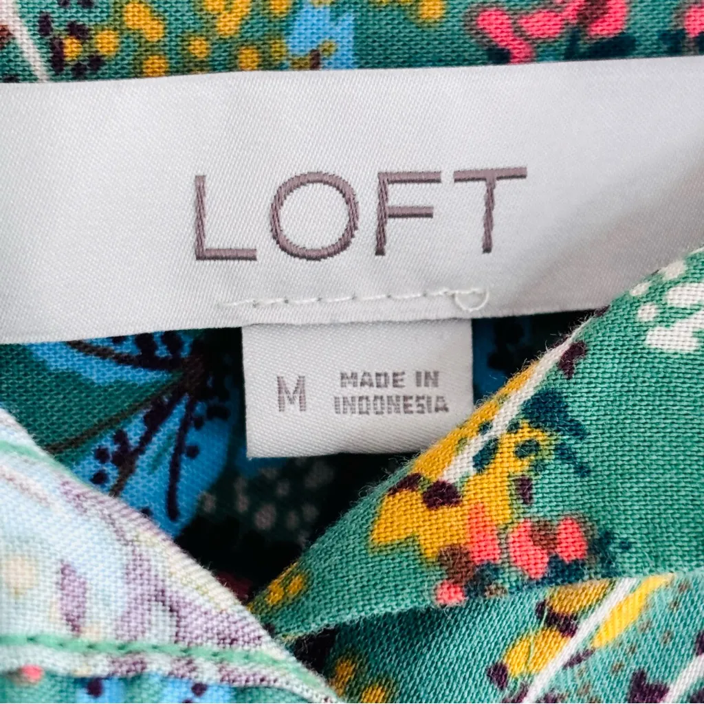 LOFT size medium green floral print long-sleeve button-down shirt - Image 5