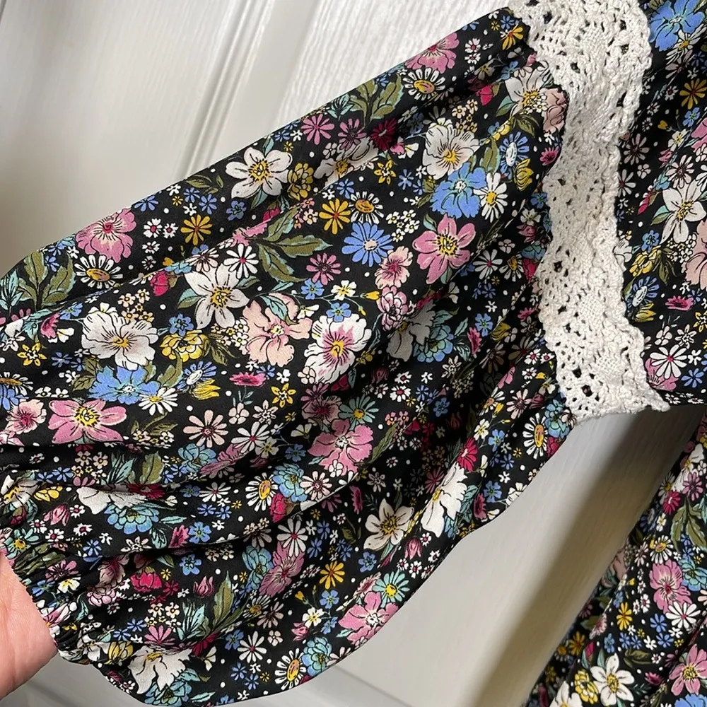 Plus Size Love on A Hanger Black Floral Flowers Short Sleeve Blouse Size 3X EUC - Image 4