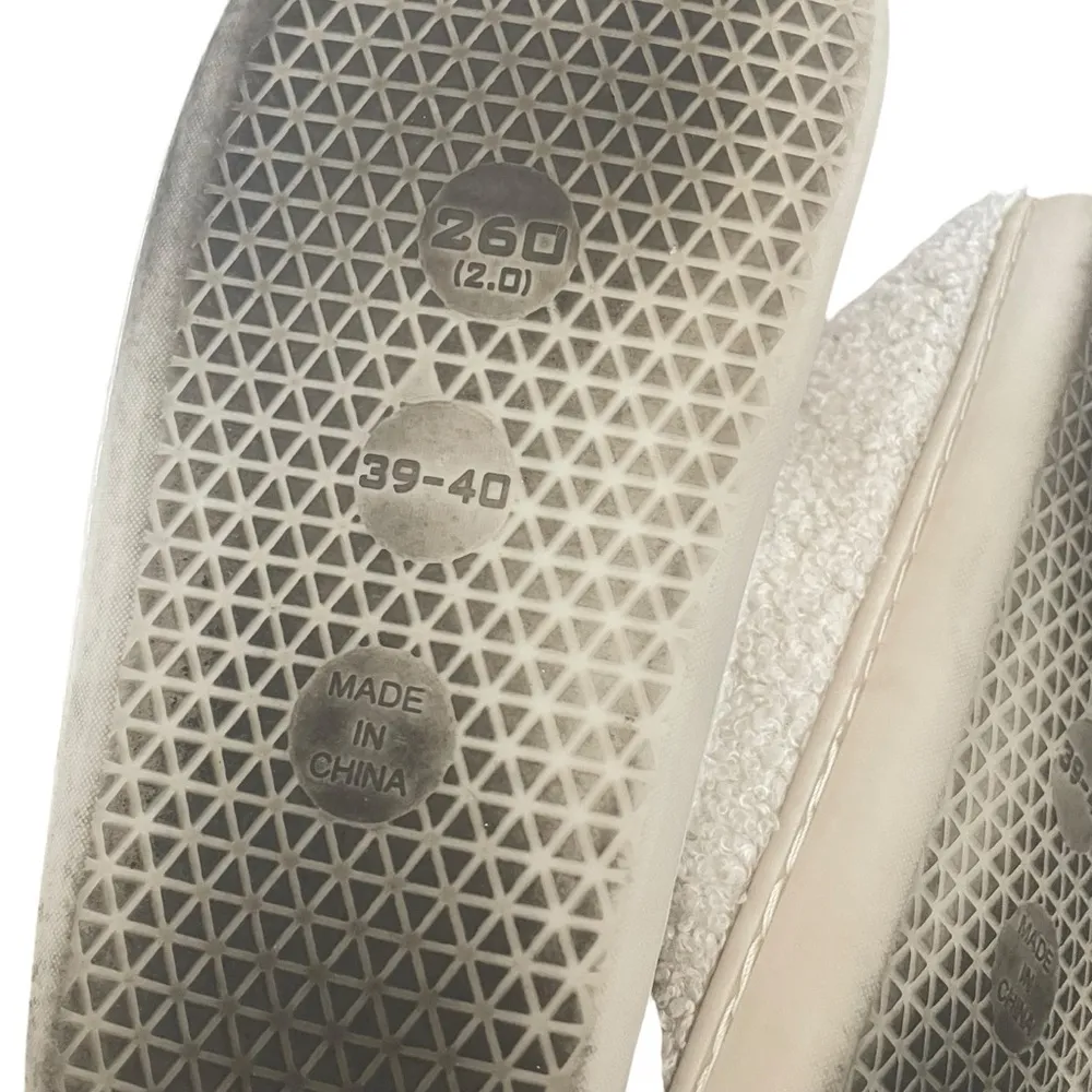 Women’s Smiley Face Sherpa Fuzzy Slippers in Cream/Pink Size 39 - Image 4