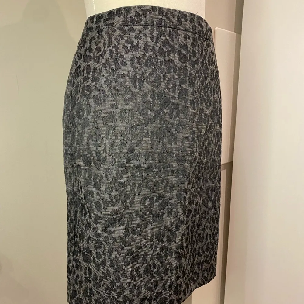 Ann Taylor Loft Black Gray Leopard Print Skirt Size 4 - Image 5
