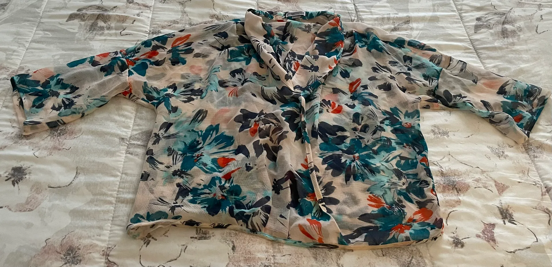 Chelsea28 Floral Faux Wrap Sheer 3/4 Sleeves White & Blue Blouse, size S - Image 7