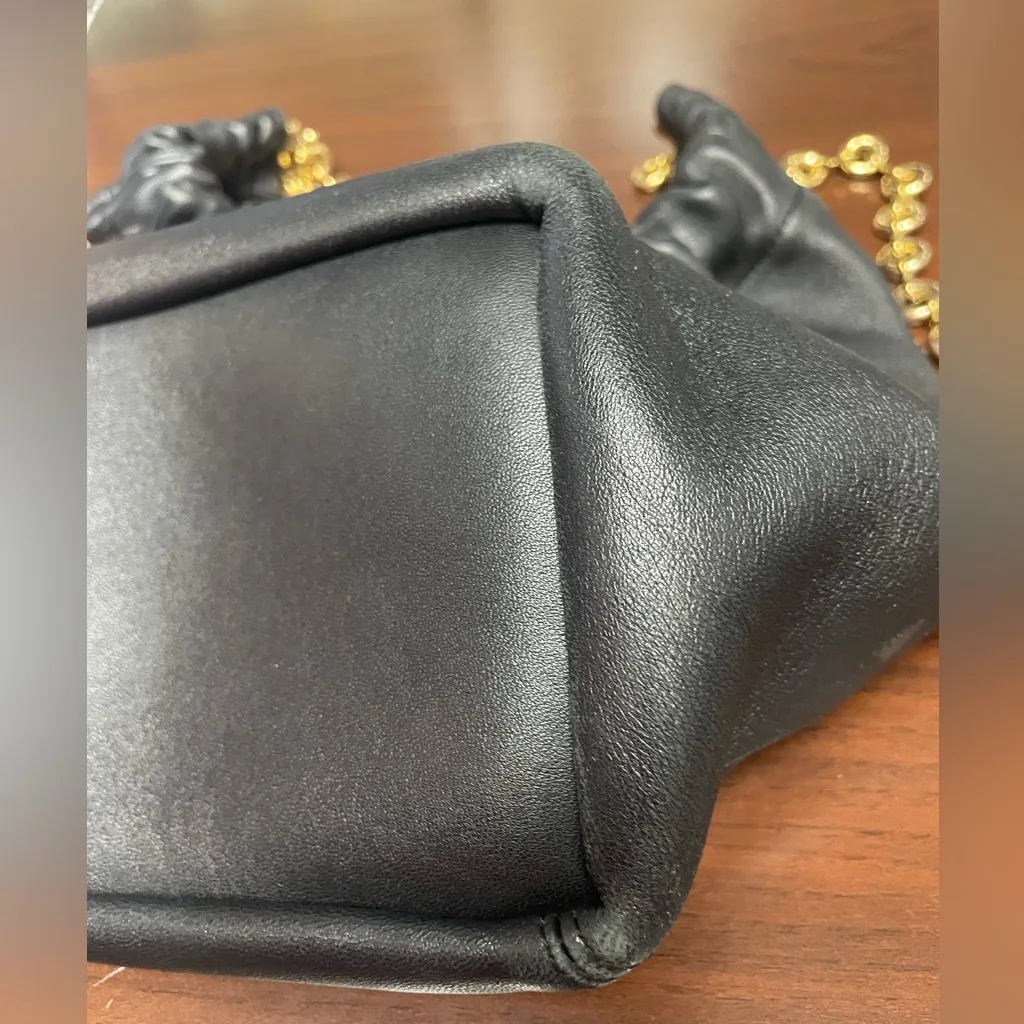 Loewe Small Squeeze bag in mellow nappa black lambskin - Image 11