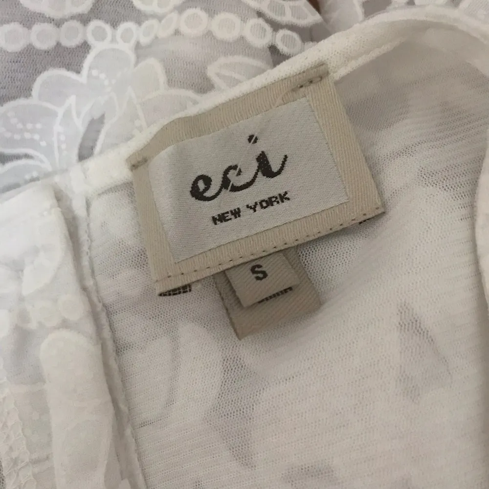 NWT ECI New York Peplum Lace White Top Size Small - Image 5