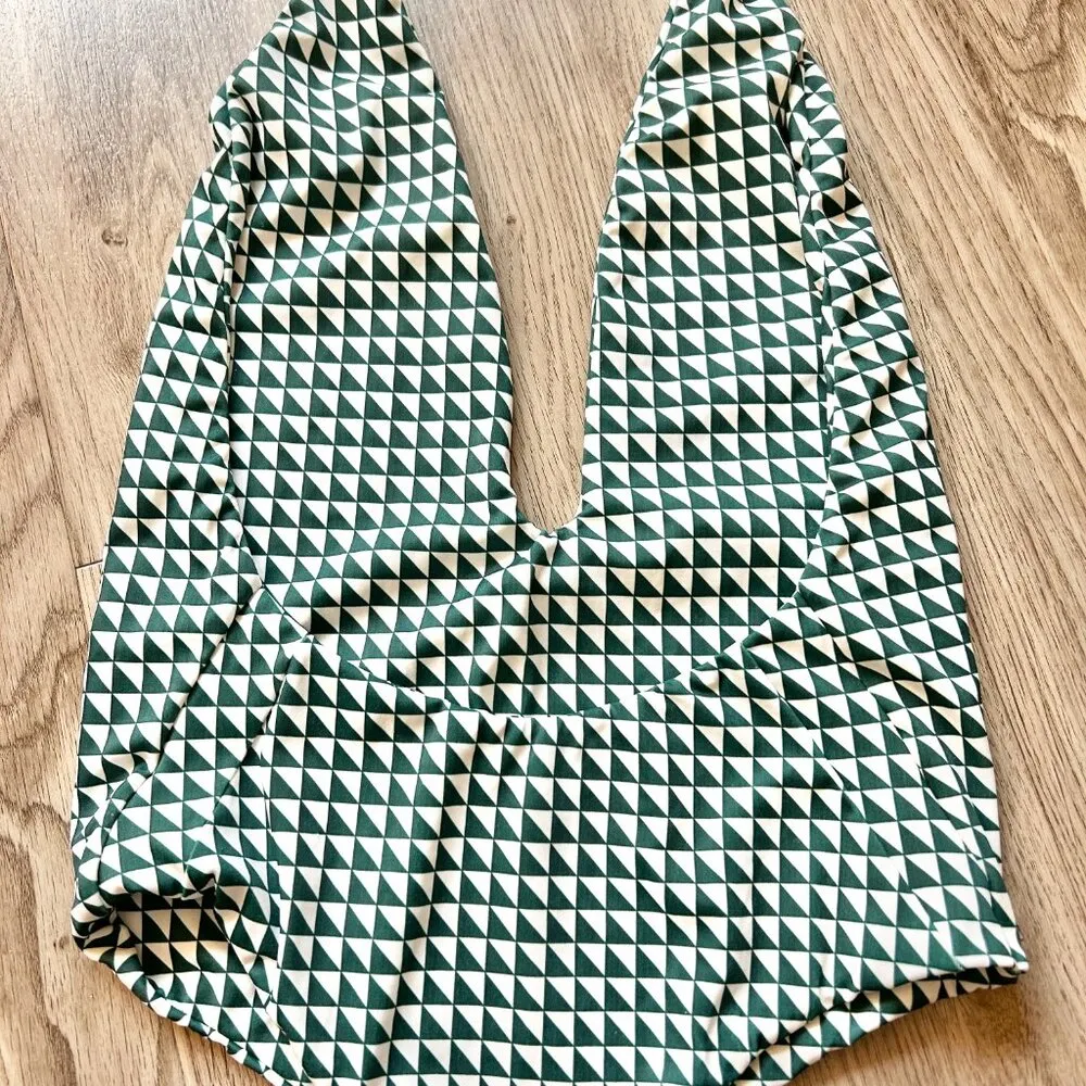 Hinano Plunge Neck One Piece Swimsuit in Green White Triangles Size S - Image 6