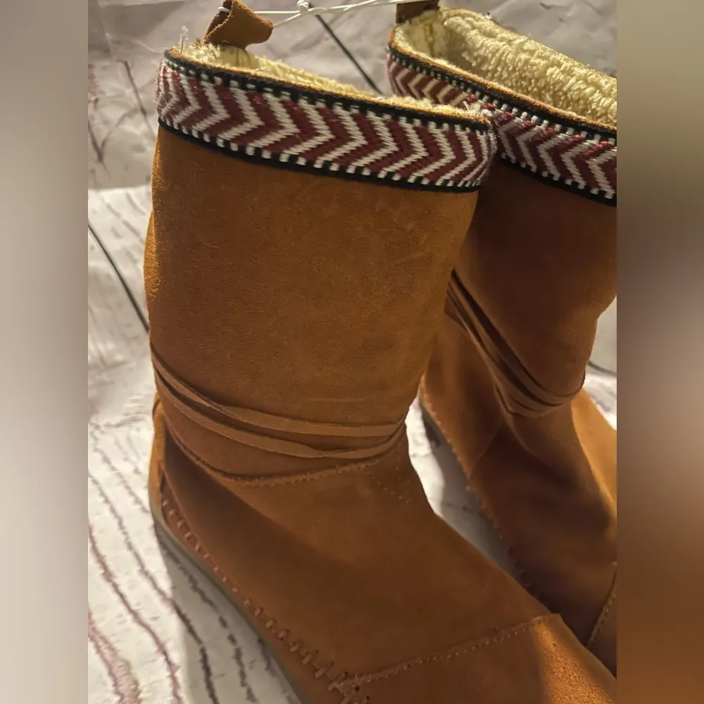 Tom’s NWOT size 6 Nepal slip on boots - Image 9