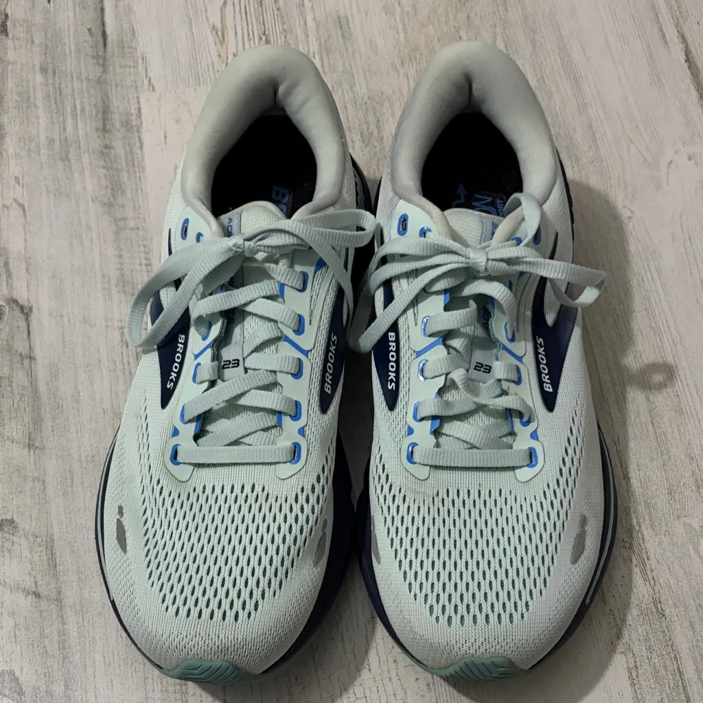 Brooks Adrenaline GTS 23 Women’s Size 10 Running Shoes - Image 2