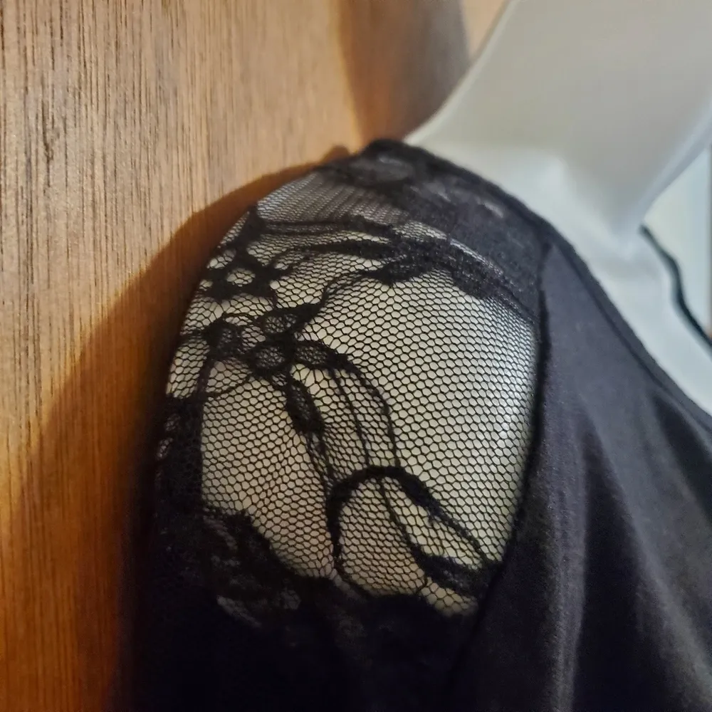 Free Kisses Lace sleeve shirt - Image 7