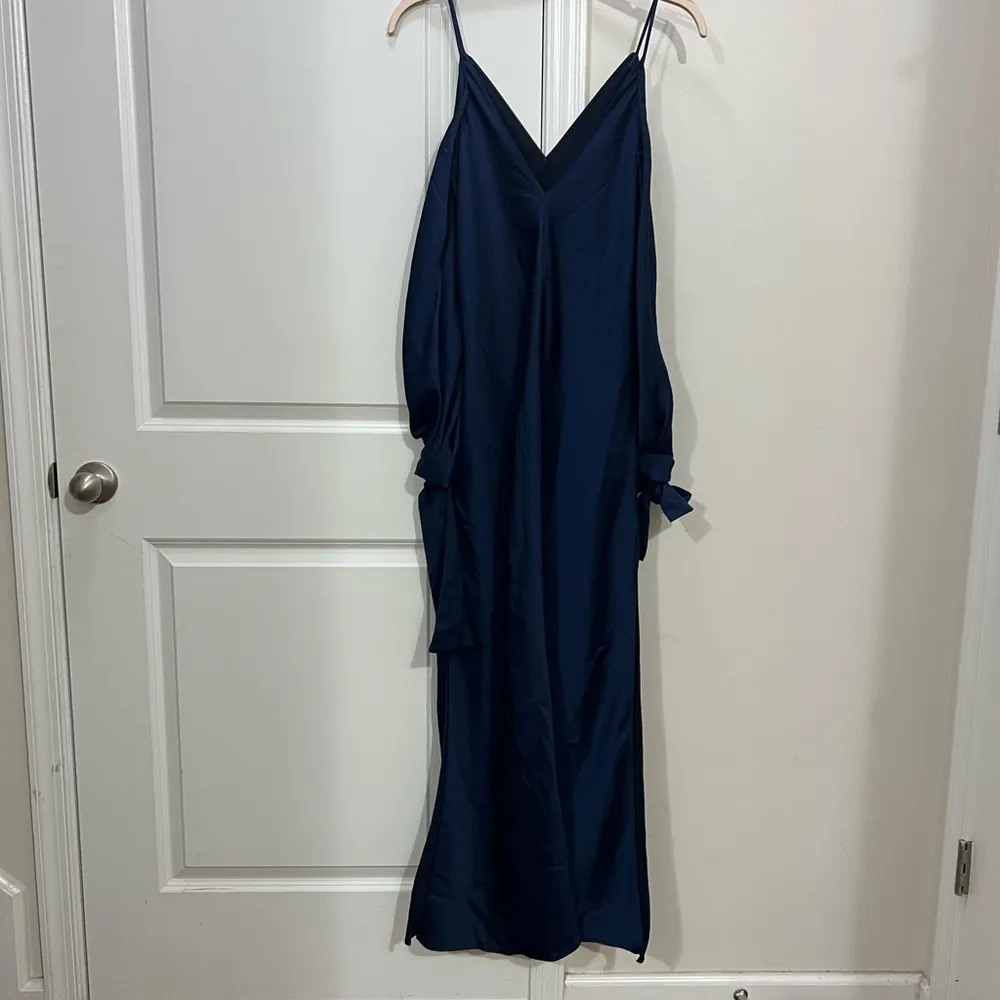 Juan Carlos Navy Blue Satin Amalfi Gown Size 6 US $1,195 - Image 5