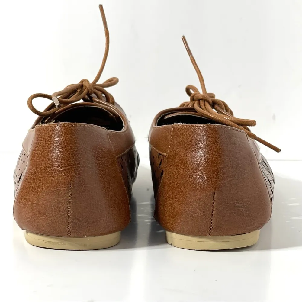 Brown laser cut lace up flat shoes Size 9 - Image 5