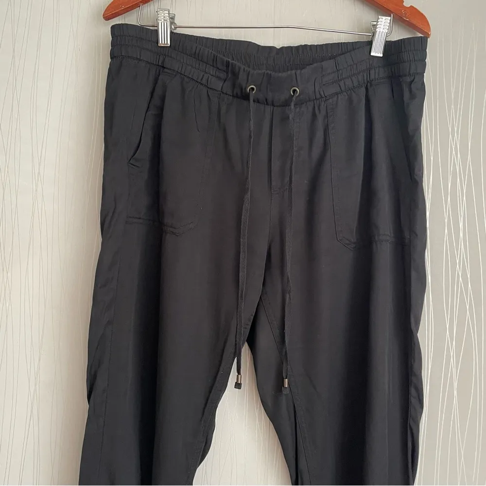 Old Navy soft tencel black utility pants women’s size medium jogger - Image 4
