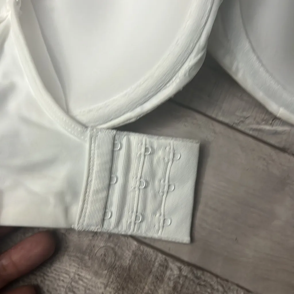 Bali Underwire Bra One Smooth U Ultra Light Convertible Strap 3490 Black 34DDD White Size undefined - Image 5