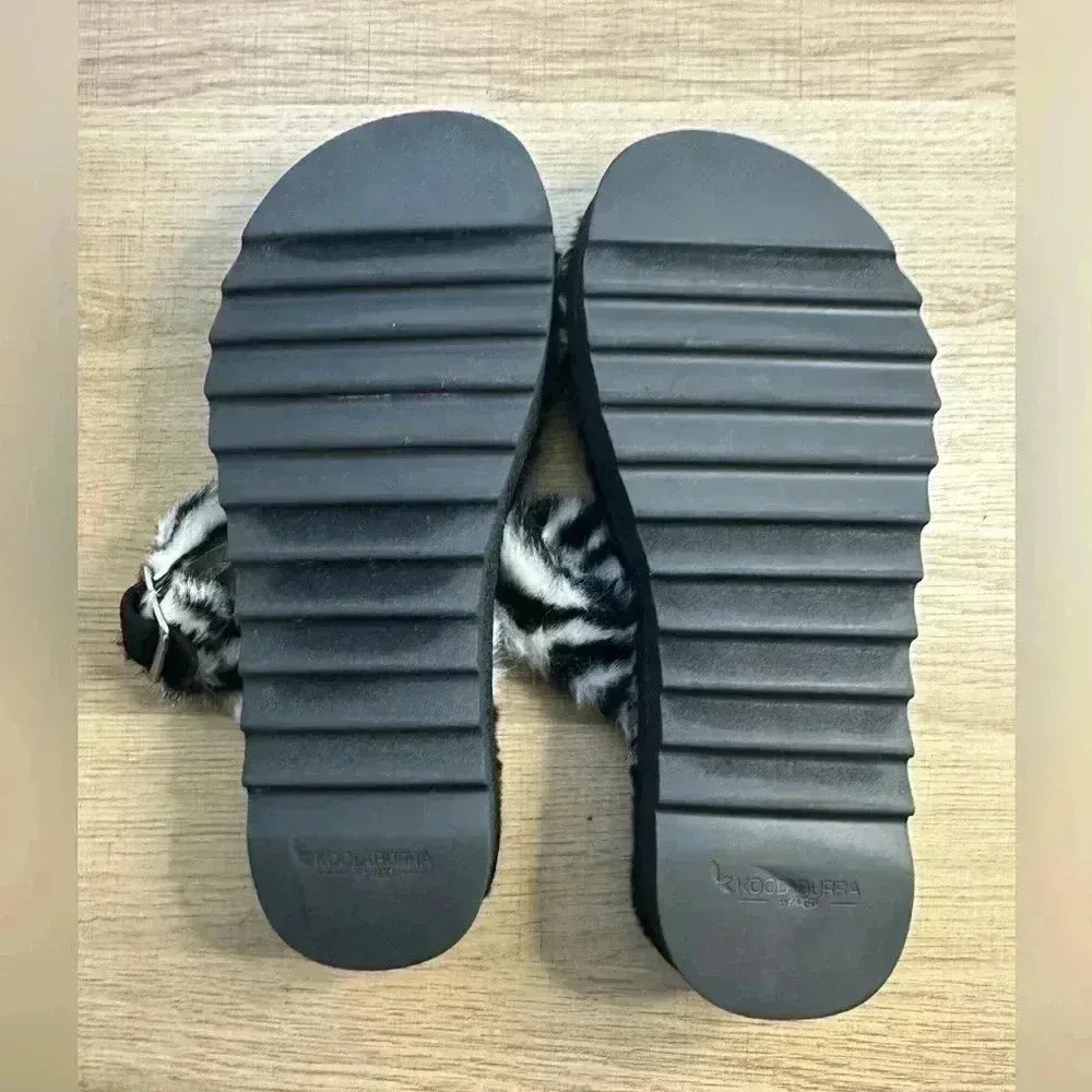 KOOLABURRA BY UGG ZEBRA SLIDES Black Size 8 - Image 3