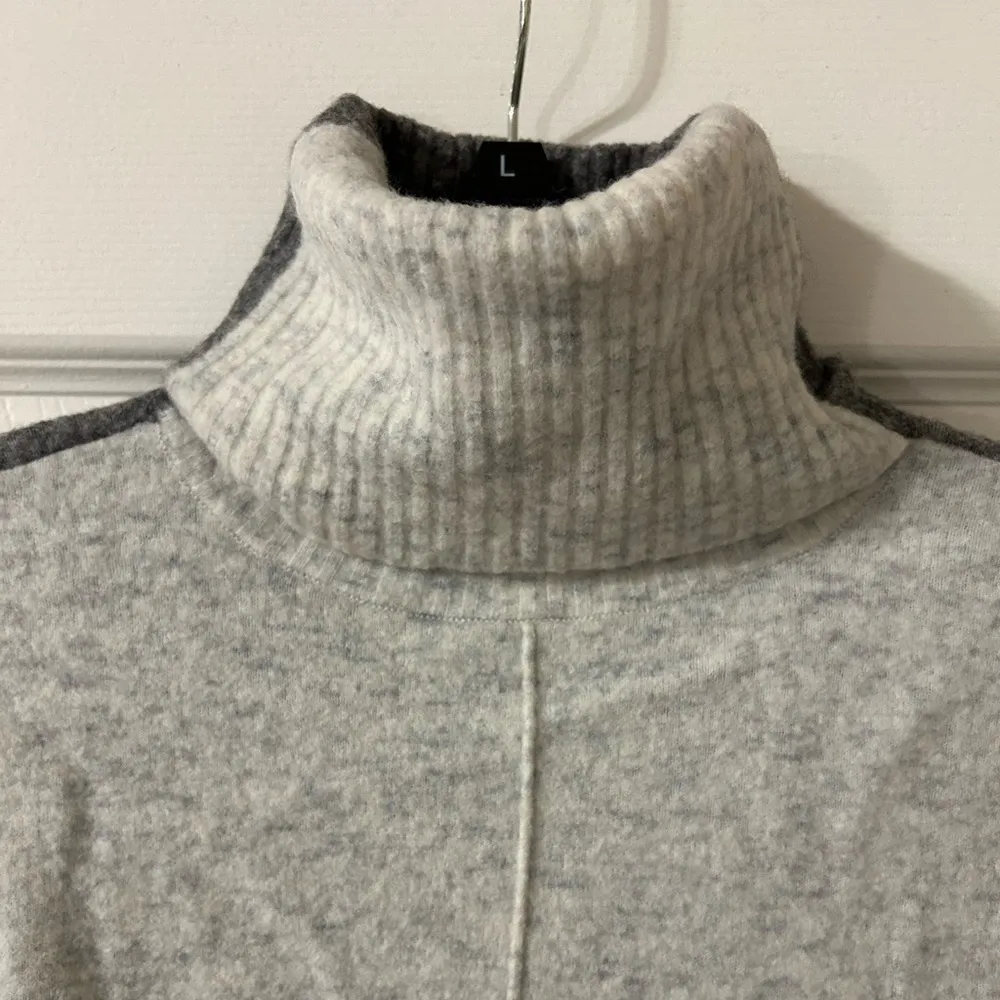 Athleta  Wool Blend Turtleneck Sweater - XS - Image 3