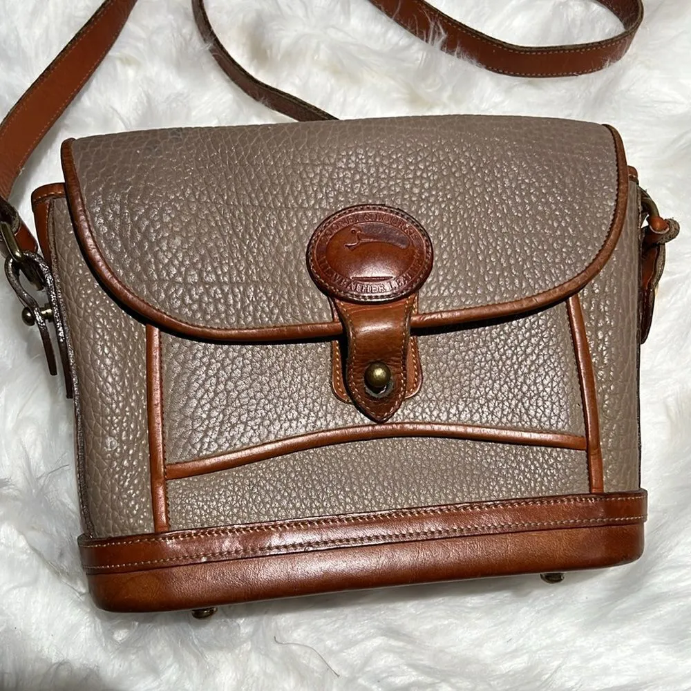 Dooney & Bourke All Weather Leather Crossbody Camera style bag vintage B89 - Image 2