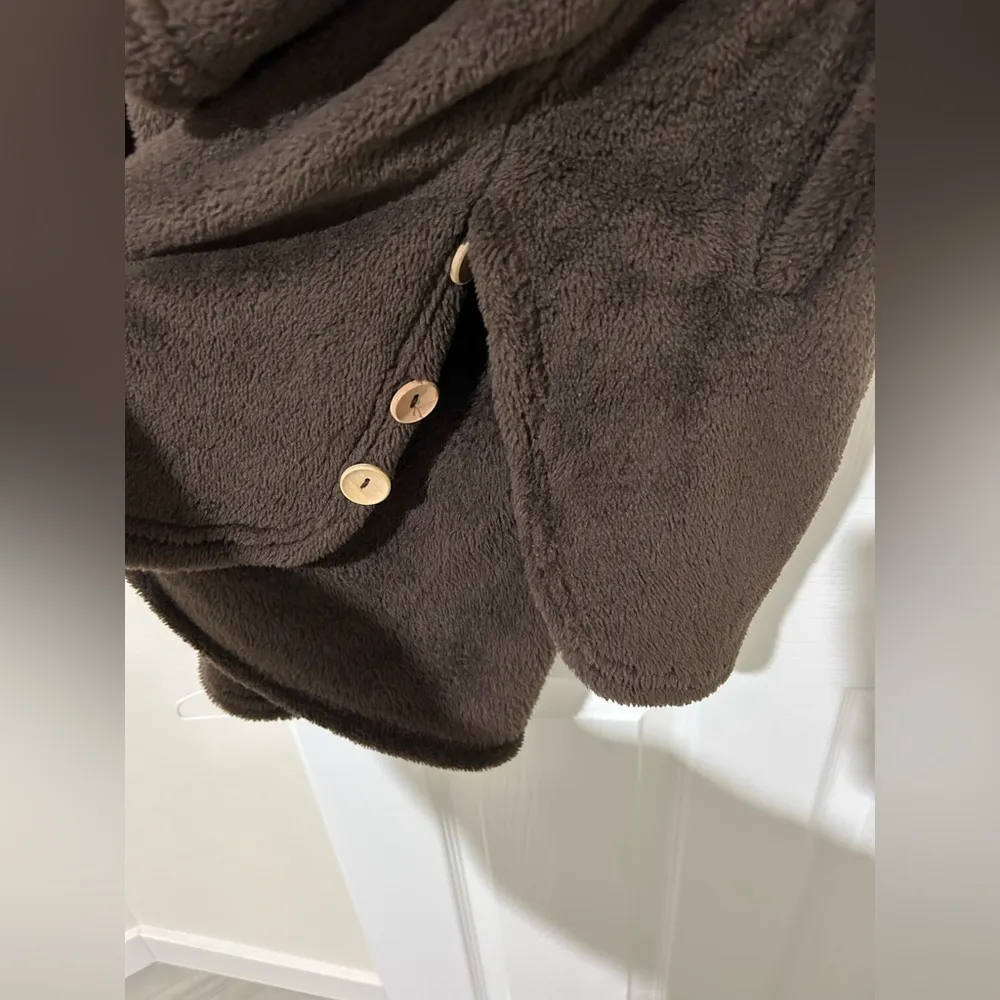 Misslook brown fuzzy house coat with hood pockets button up sz small - Image 5