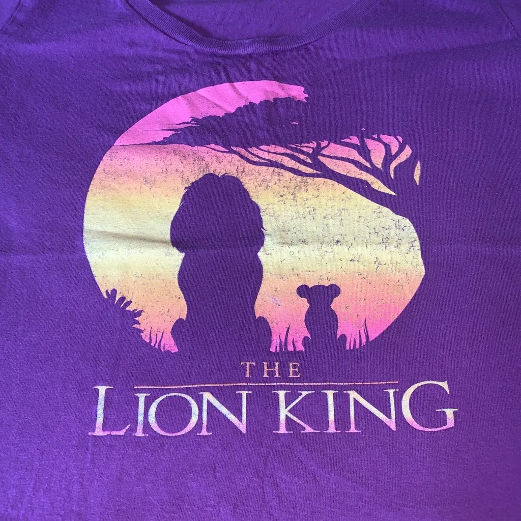 Disney Store The Lion King Purple T Shirt Top Mufasa Simba Adult Medium - Image 5
