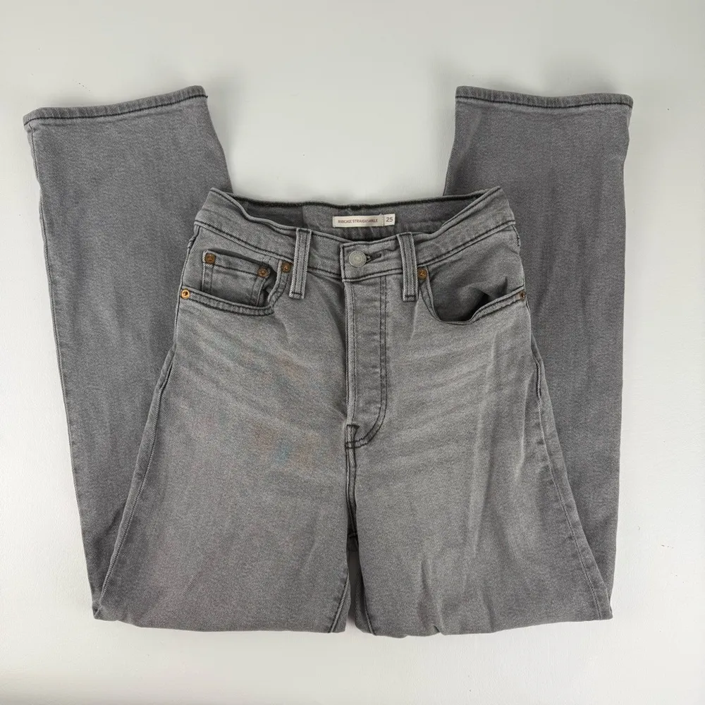 Levi’s Ribcage Straight Gray Jeans - Image 3